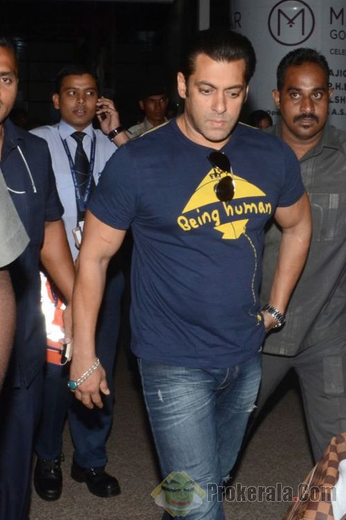       ★ Here’s the DASHING Salman Khan arriving at Shamshabad Airport for Mental shooting (Hyderabad, June 27th 2013) !!